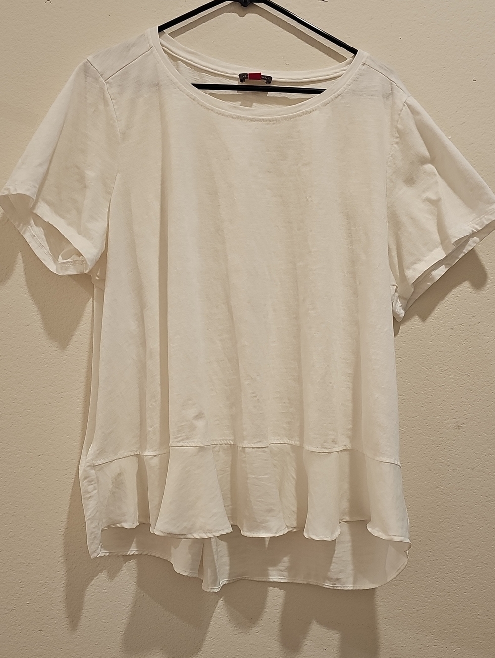 Vince Camuto White Ruffle-Hem Blouse